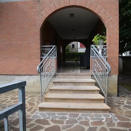 Villa Ferrari Oriella Solignano Nuovo Bagian luar foto