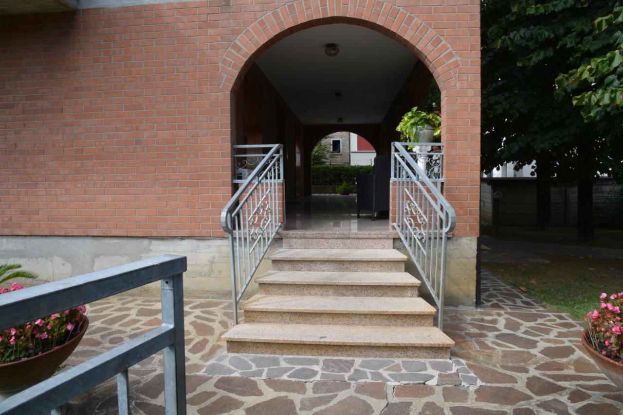 Villa Ferrari Oriella Solignano Nuovo Bagian luar foto