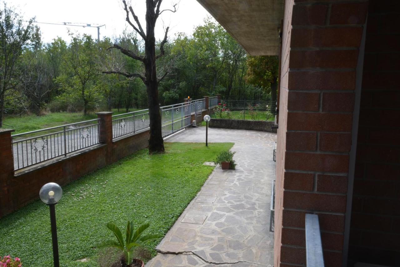 Villa Ferrari Oriella Solignano Nuovo Bagian luar foto