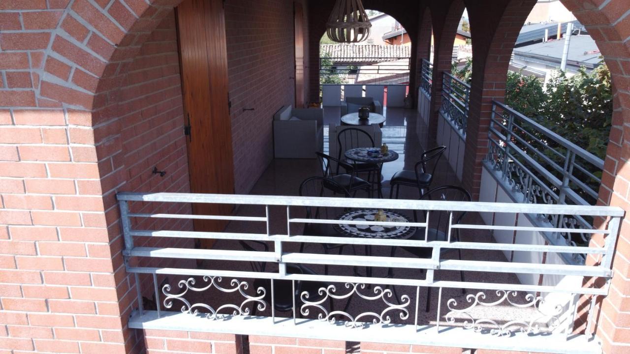 Villa Ferrari Oriella Solignano Nuovo Bagian luar foto