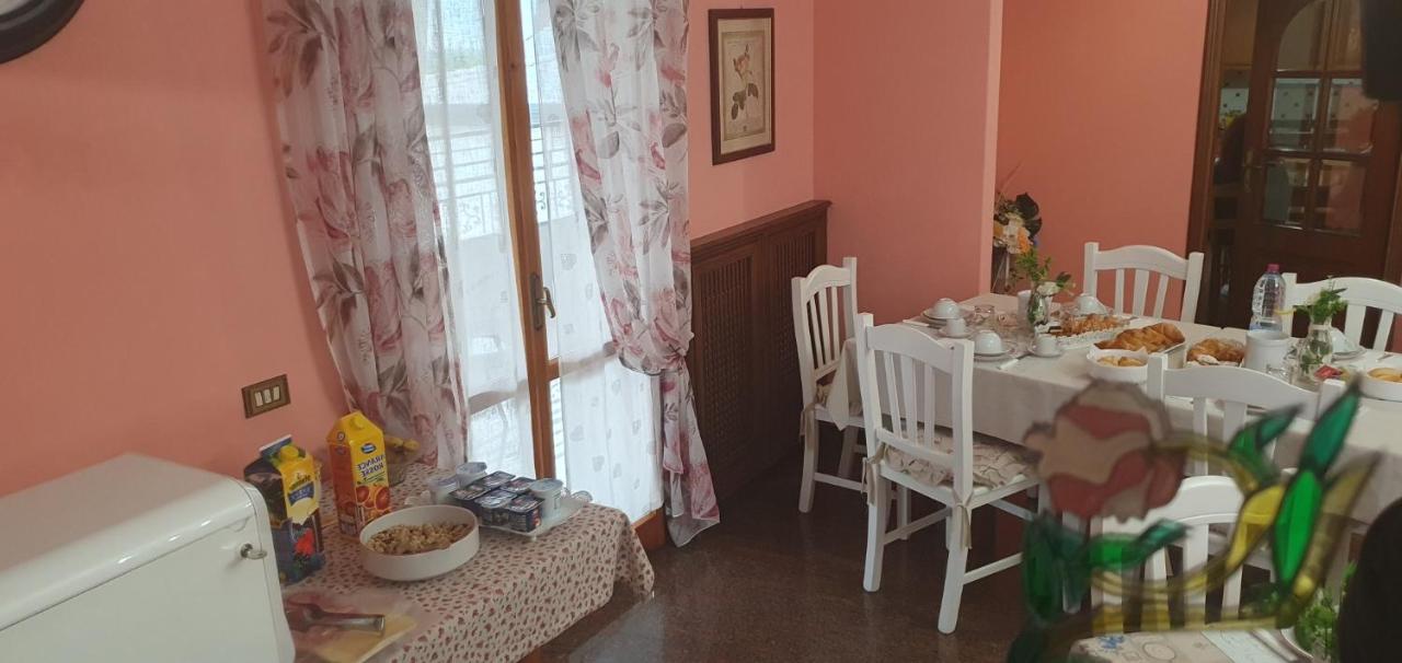 Villa Ferrari Oriella Solignano Nuovo Bagian luar foto